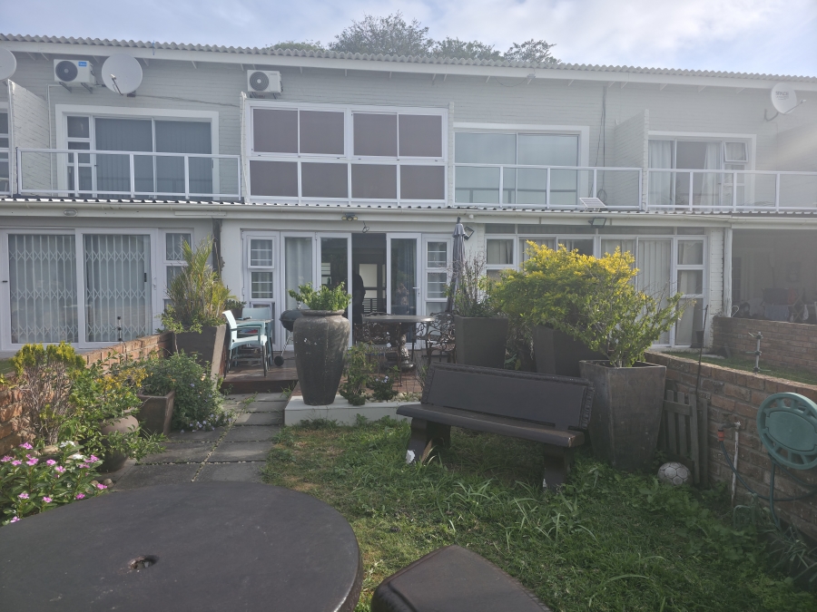 2 Bedroom Property for Sale in Bonza Bay Eastern Cape